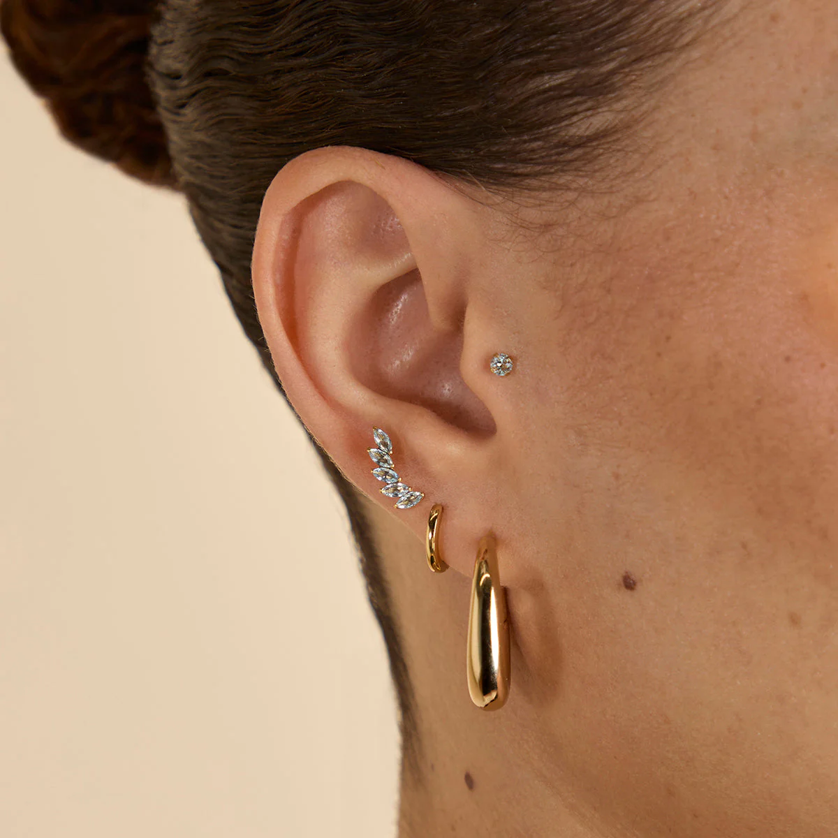 Blue Crystal Titanium Piercing Stud in Gold - Image 2