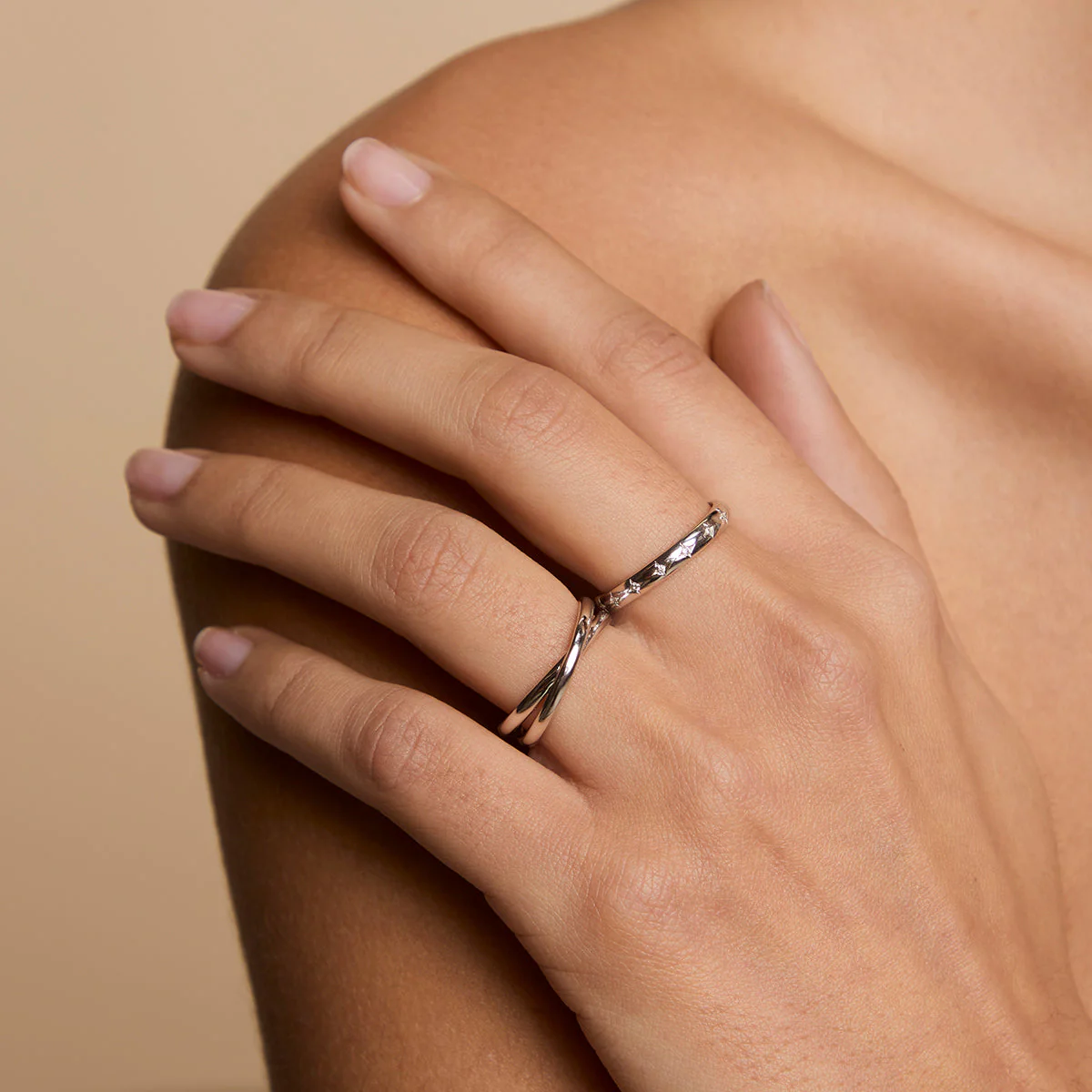 Crossover Illusion Band Ring in Silver - Image 3