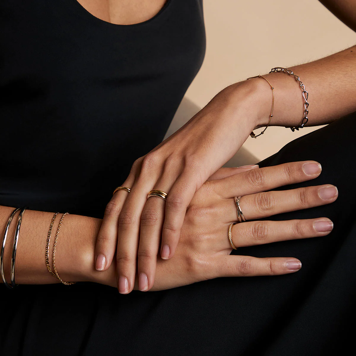 Crossover Illusion Band Ring in Silver - Image 4