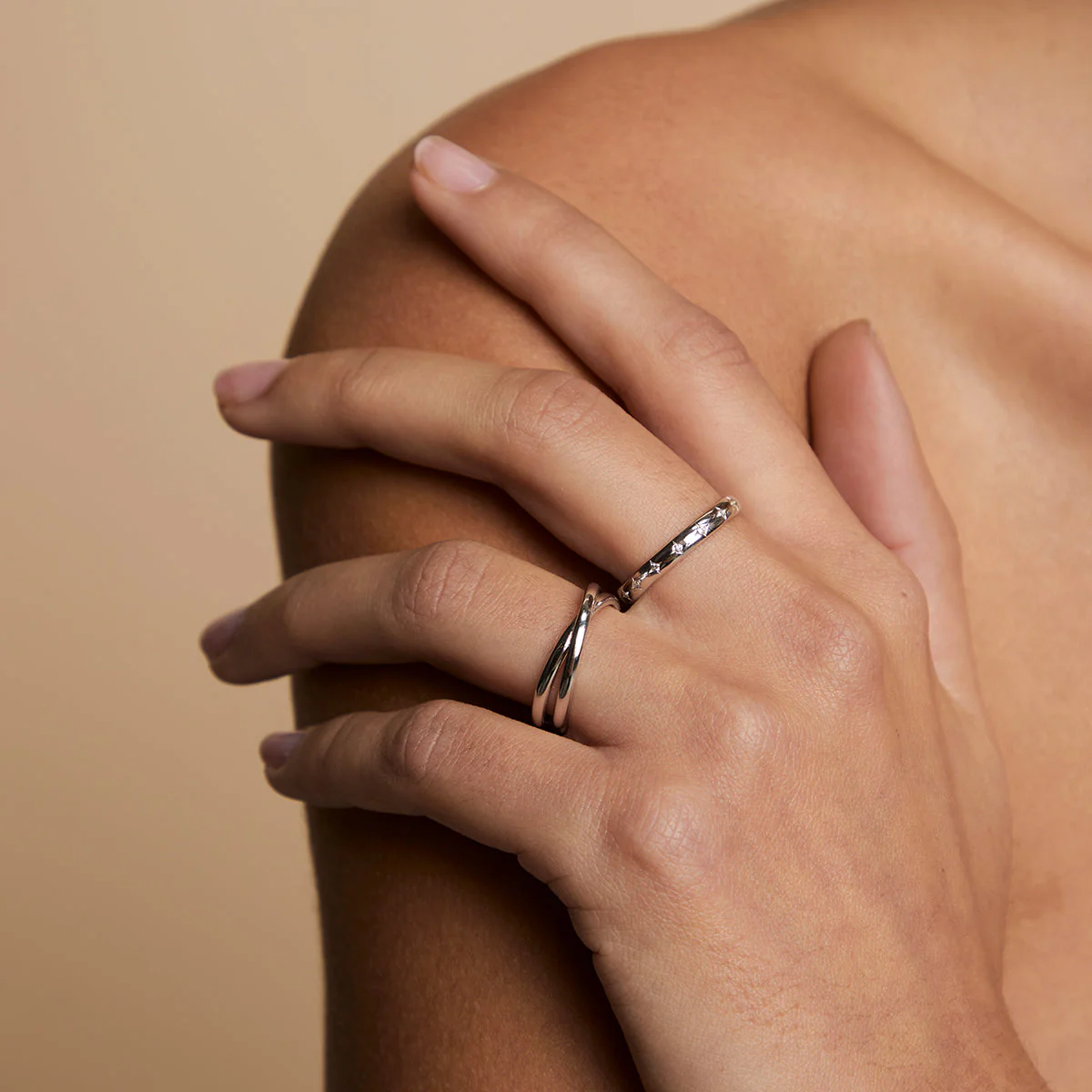 Crossover Illusion Band Ring in Silver - Image 5