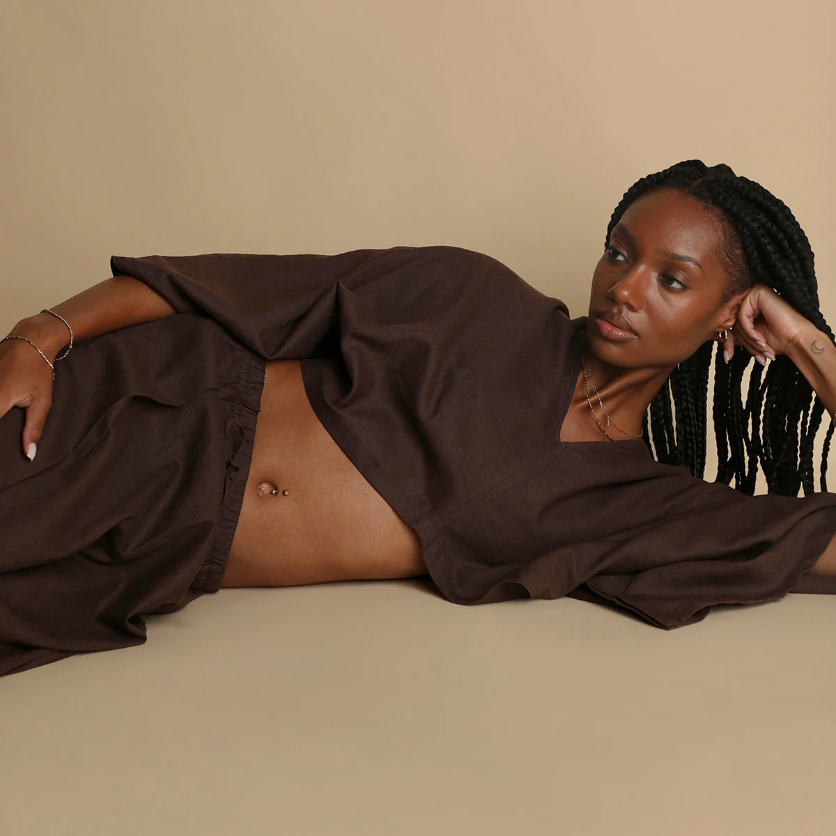 Essential Ball Titanium Belly Bar in Gold - Image 3