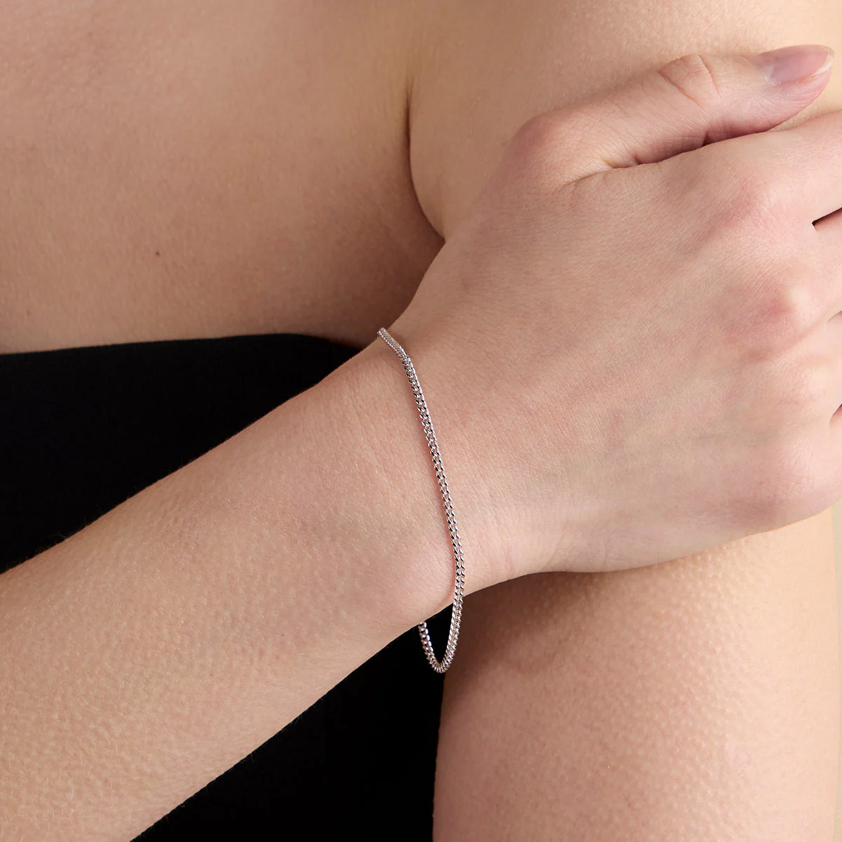 Essential Curb Chain Bracelet in Silver - Image 2