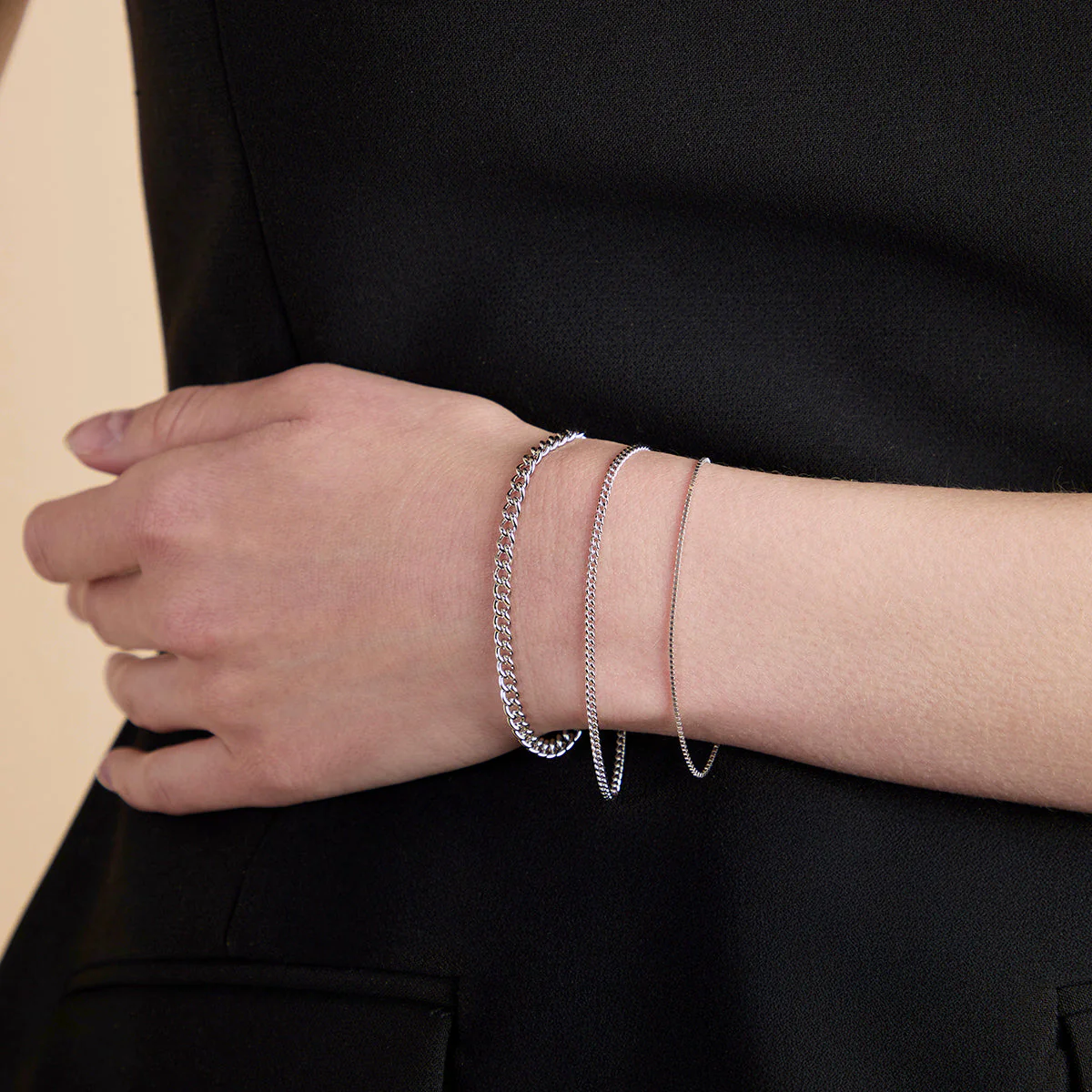 Essential Curb Chain Bracelet in Silver - Image 3