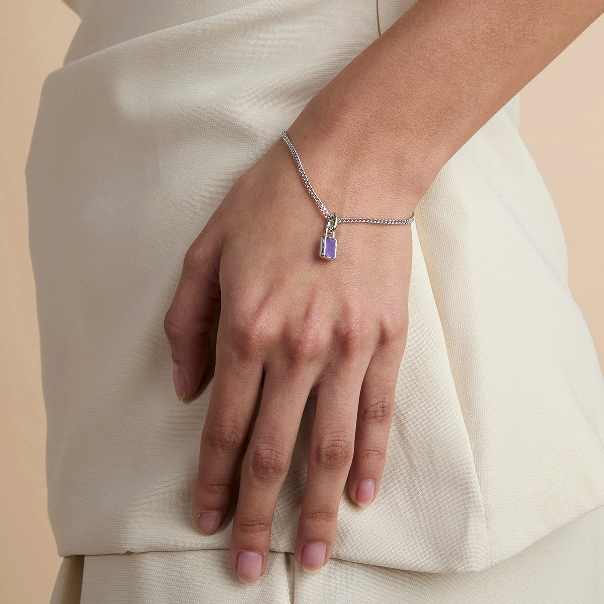 Essential Curb Chain Bracelet in Silver - Image 4