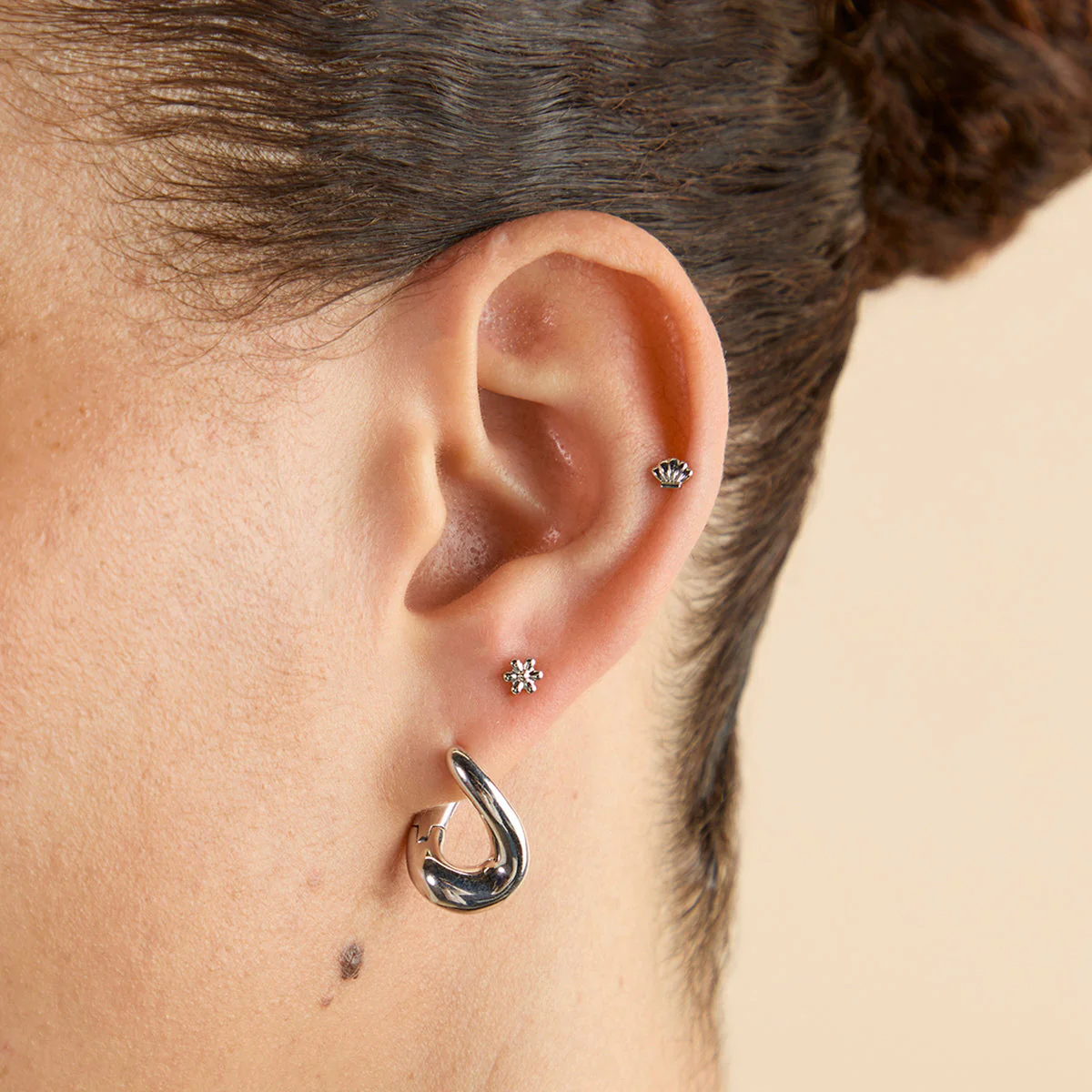 Flower Titanium Piercing Stud in Platinum - Image 2