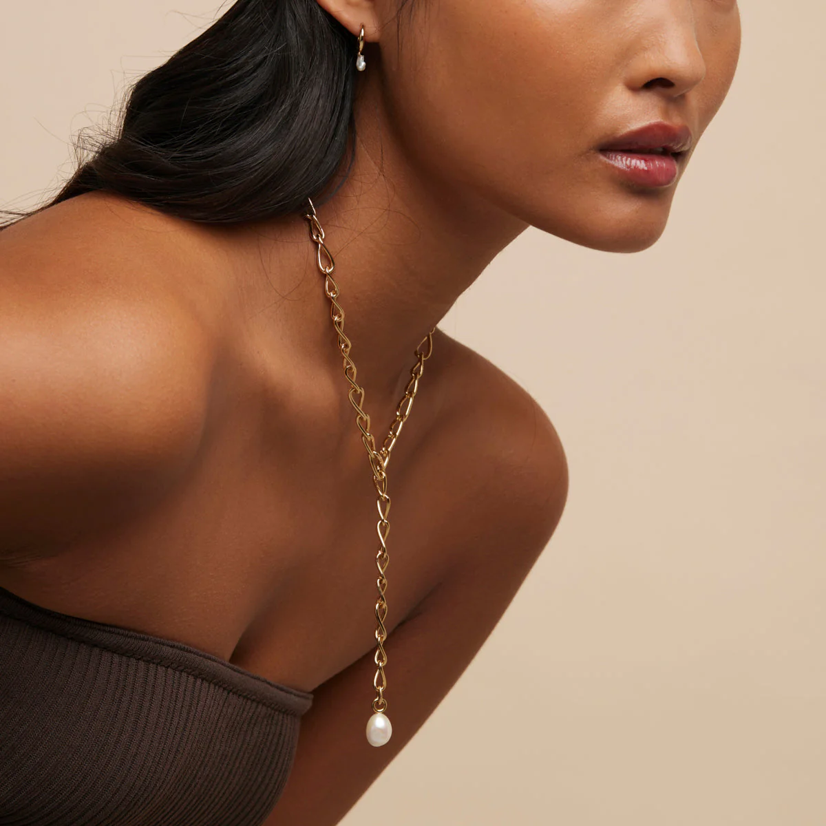 Infinite Pearl Bold Lariat Necklace in Gold - Image 5