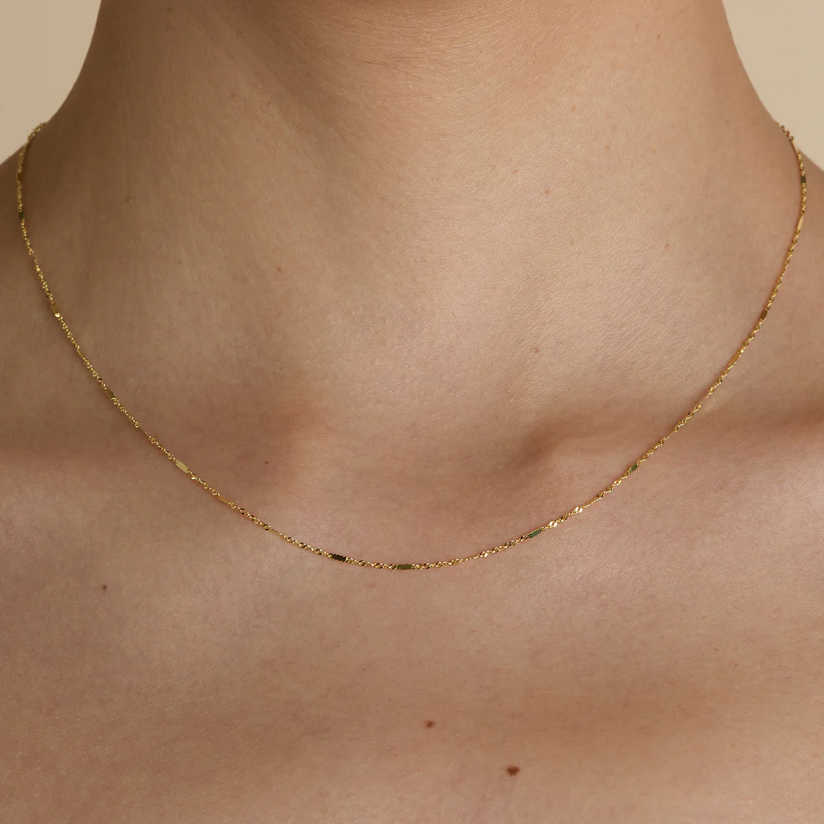 Astrid Chain Necklace in Solid Gold - Image 4