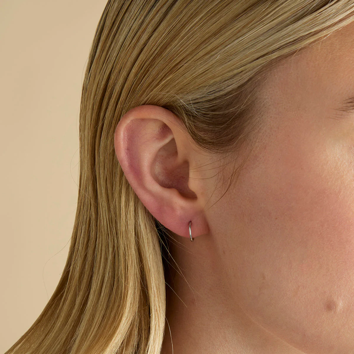 Seamless Titanium Piercing Hoop in Platinum - Image 2