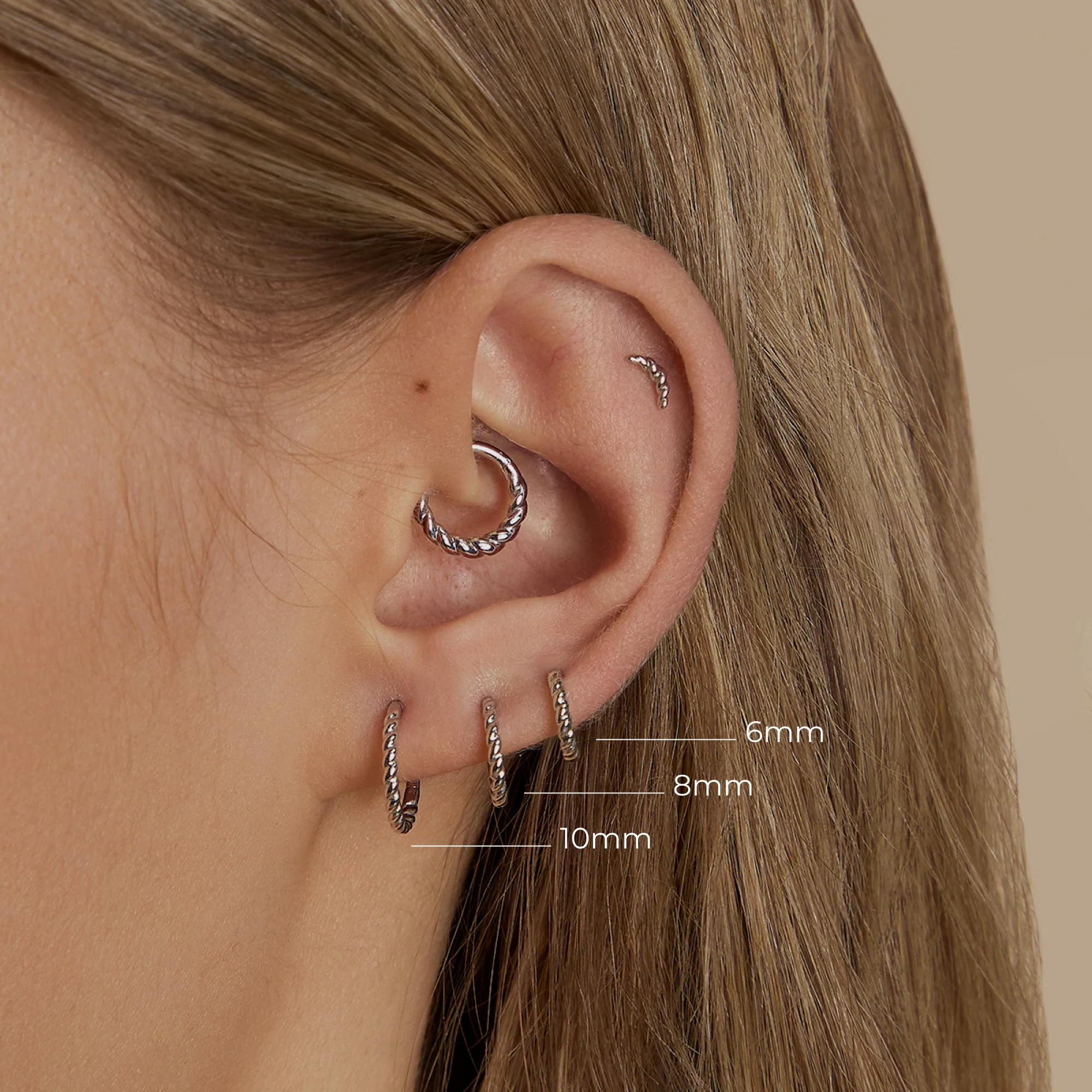 Twisted Rope Seamless Hoop in Solid Gold - Image 3